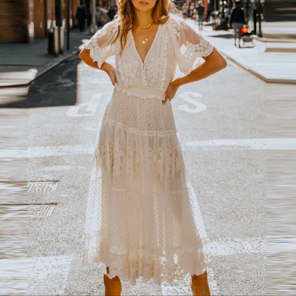 ISO Spell Dawn Lace Gown in a small 💜